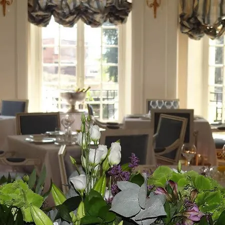 Hotel Chateau De - Les Collectionneurs 2*
